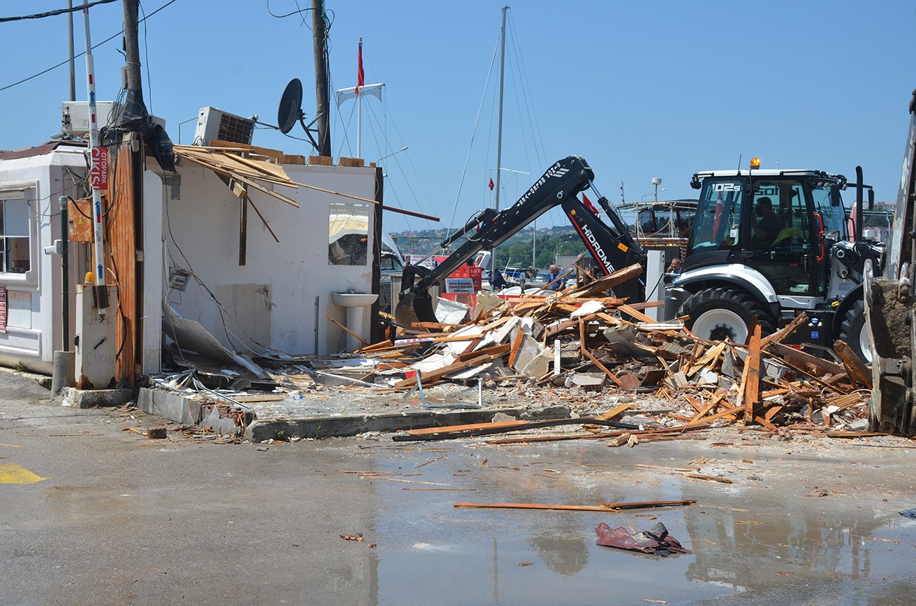 Sinop&rsquo;ta mevzuata aykırı 5 kul&uuml;be yerinden kaldırıldı
