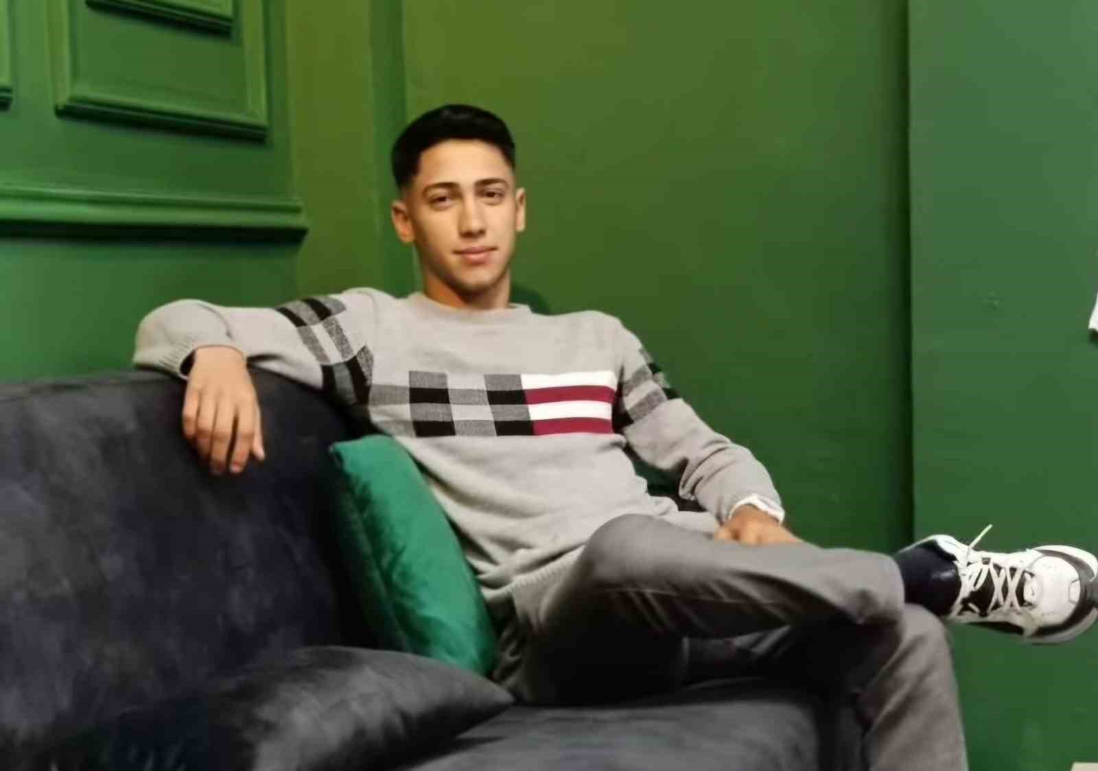 Kafasından bıçaklanan 18 yaşındaki genç hayatını kaybetti