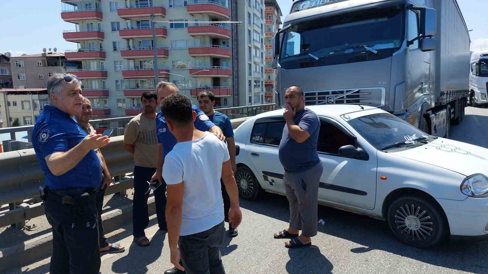Samsun’da tır ile otomobil çarpıştı, 5 yaşındaki çocuk yaralandı