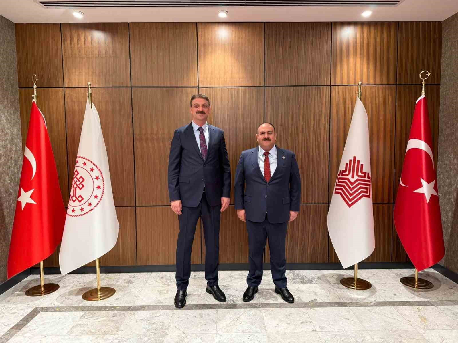 Başkan Hamamcı, yeni projeler için başkentte