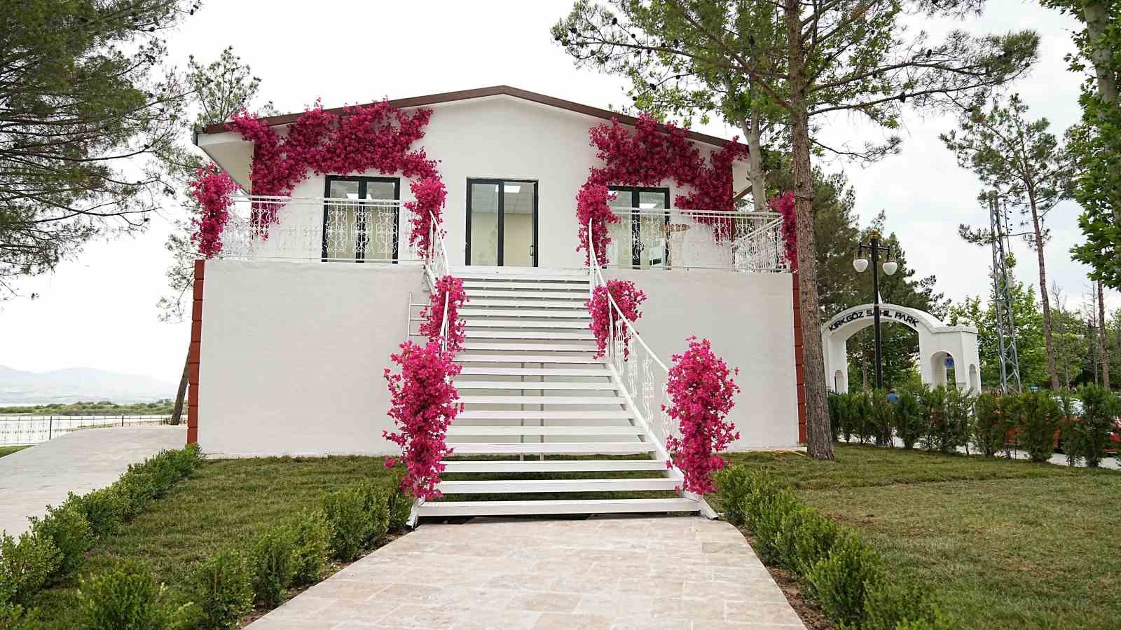 Kırkg&ouml;z Sahil Parkı&rsquo;ndaki kır d&uuml;ğ&uuml;n salonu Malatya&rsquo;da ilgi g&ouml;r&uuml;yor
