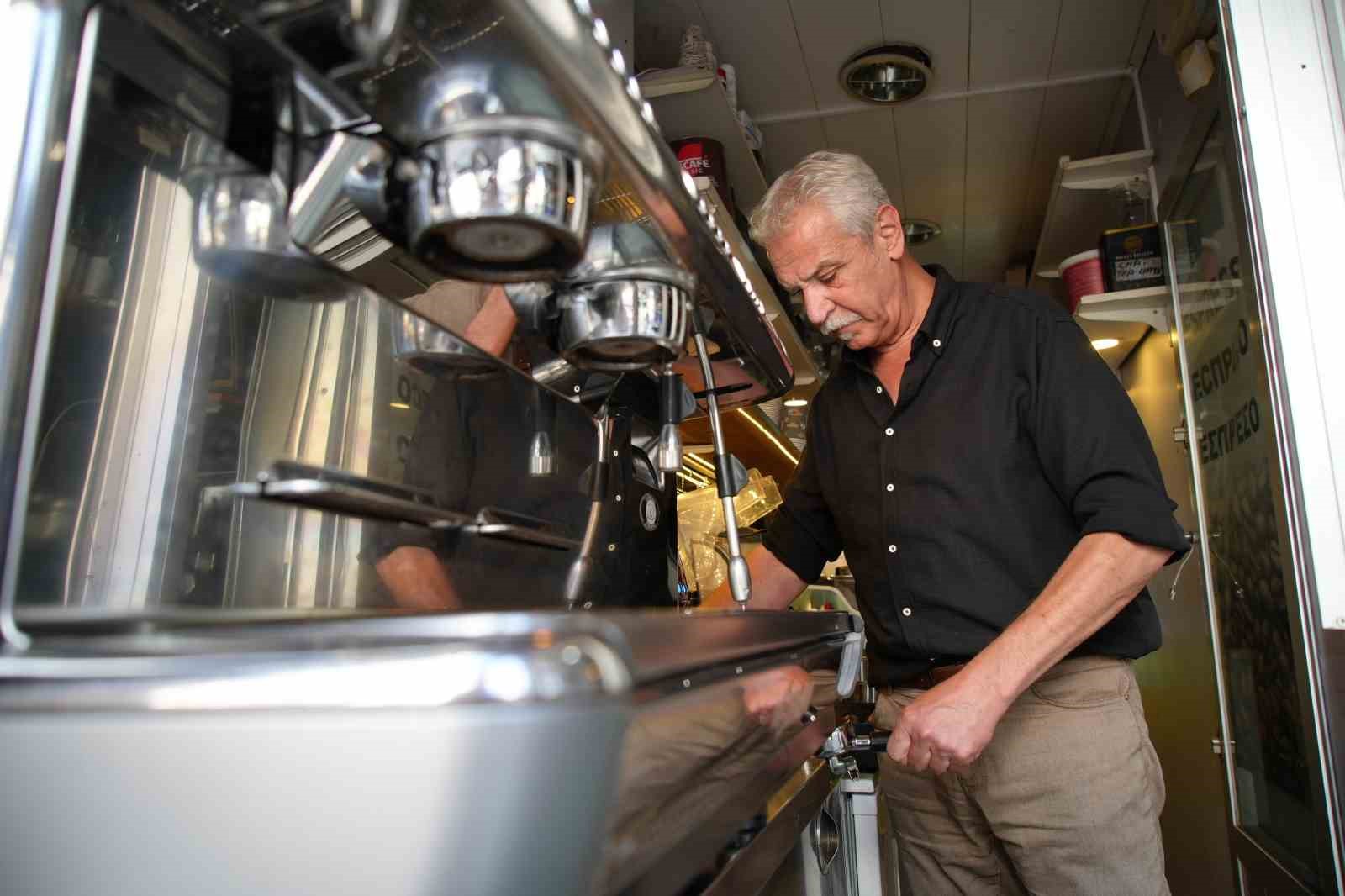 Edirne’de kafe işletmecisinin duyarlılığı, yaşlı kadını dolandırılmaktan kurtardı