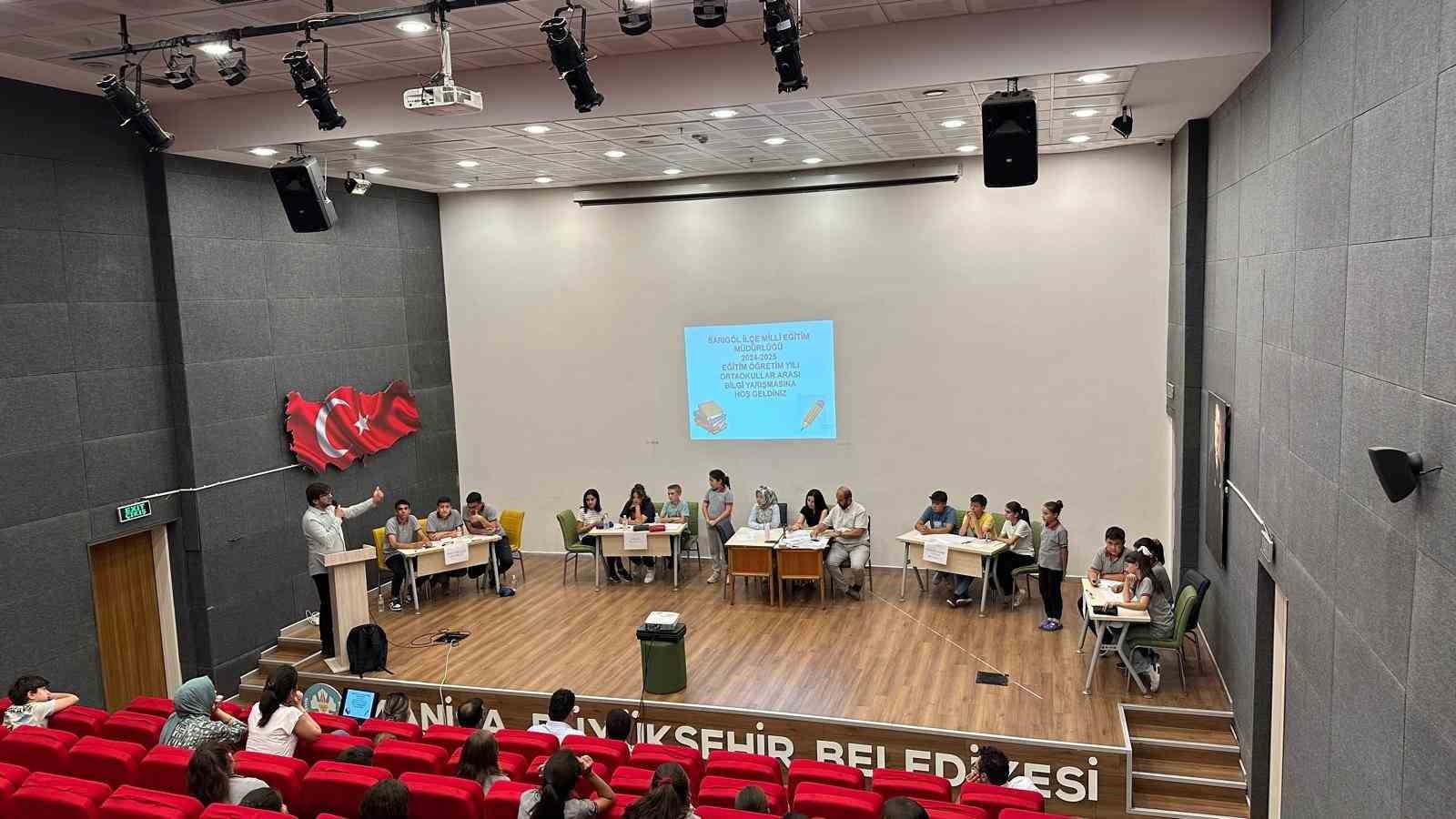 İlkokul ve ortaokullar arası bilgi yarışmalarında büyük heyecan