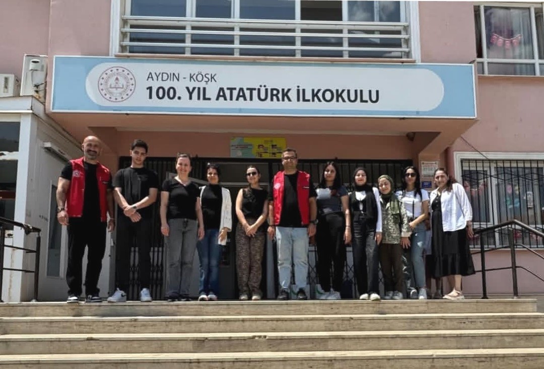 K&ouml;şk MYO &ouml;ğrencileri 100. Yıl Atat&uuml;rk İlkokulu&rsquo;na kitap bağışında bulundu
