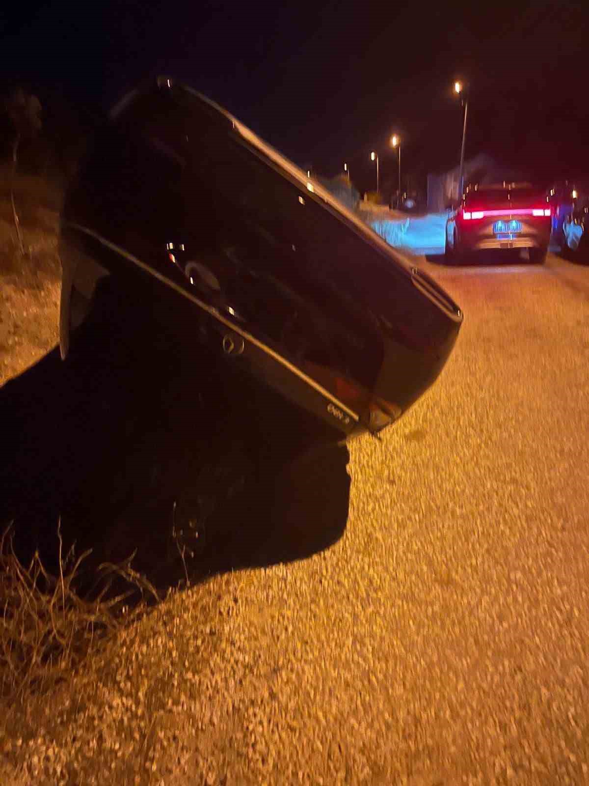 Bodrum&rsquo;da kaza yaptı, plakayı s&ouml;k&uuml;p ka&ccedil;tı
