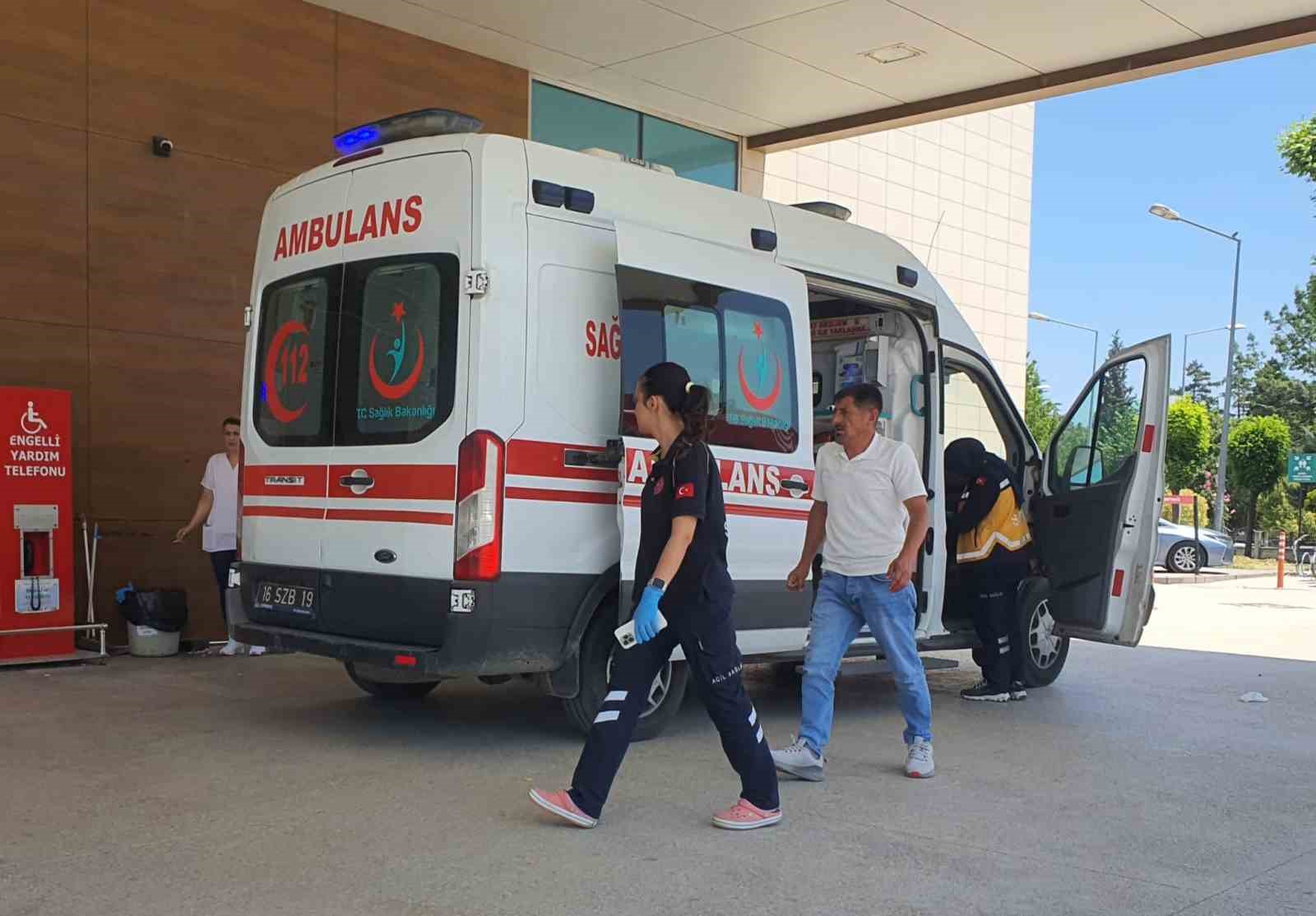 Bursa&rsquo;da otomobiller &ccedil;arpıştı: 3 yaralı
