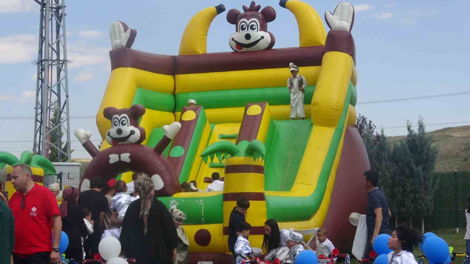 &Ccedil;ankırı&rsquo;da 529 yıllık gelenek yaşatıldı, 41 &ccedil;ocuk toplu s&uuml;nnet ettirildi
