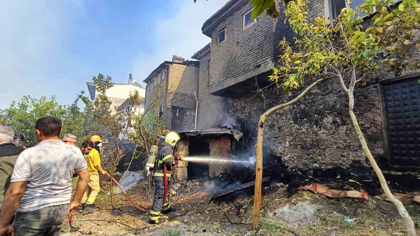 Bursa&rsquo;daki o k&ouml;y yangın sebebiyle tahliye ediliyor
