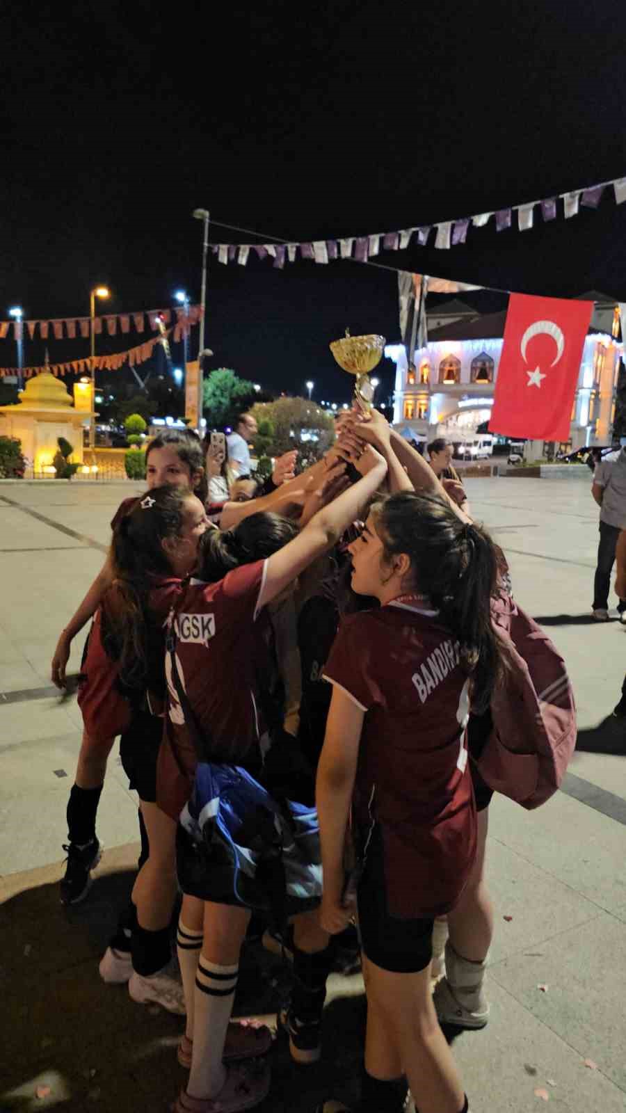 Bandırma&rsquo;nın minik sultanları Balıkesir şampiyonu oldu
