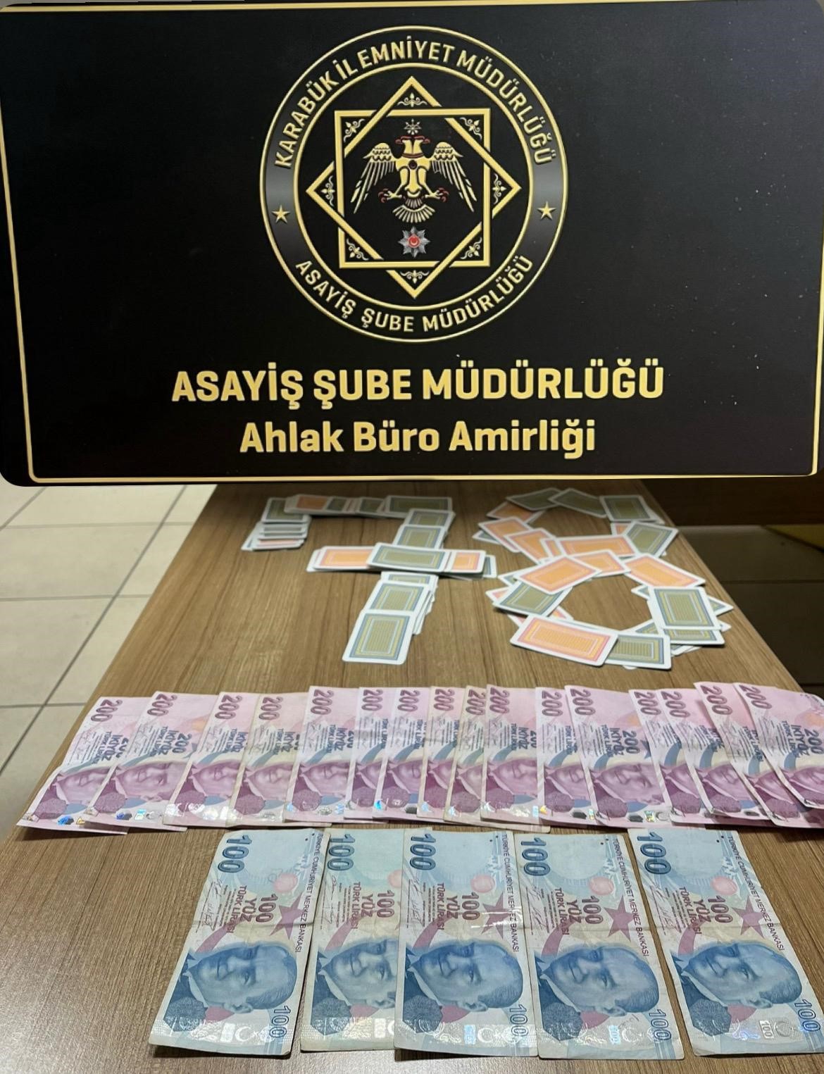 Emniyetten kumar denetimi: 4 iş yerine adli işlem, 22 kişiye 203 bin lira para cezası