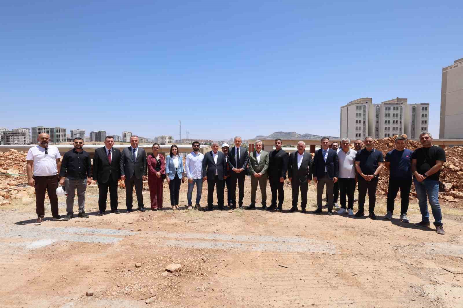 Vali Akkoyun, Mardin &Ccedil;ocuk Evleri Sitesi inşaatında incelemelerde bulundu
