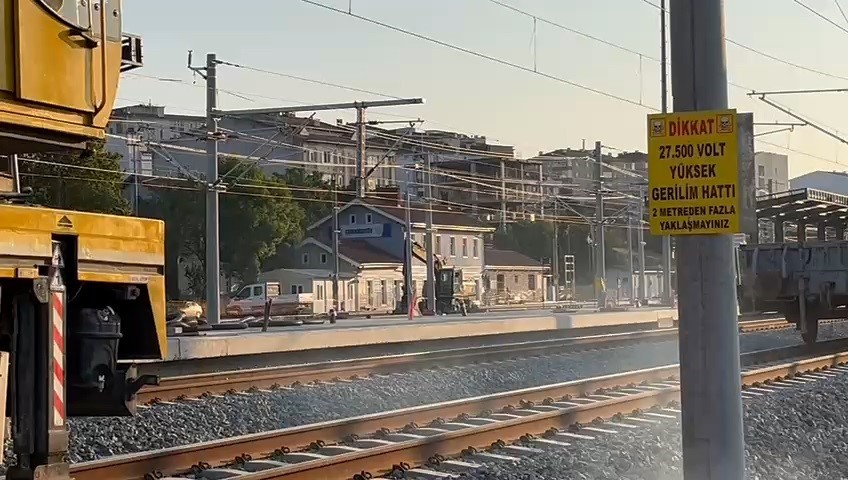 &Ccedil;erkezk&ouml;y&rsquo;de elektrik akımına kapılan iş&ccedil;i ağır yaralandı
