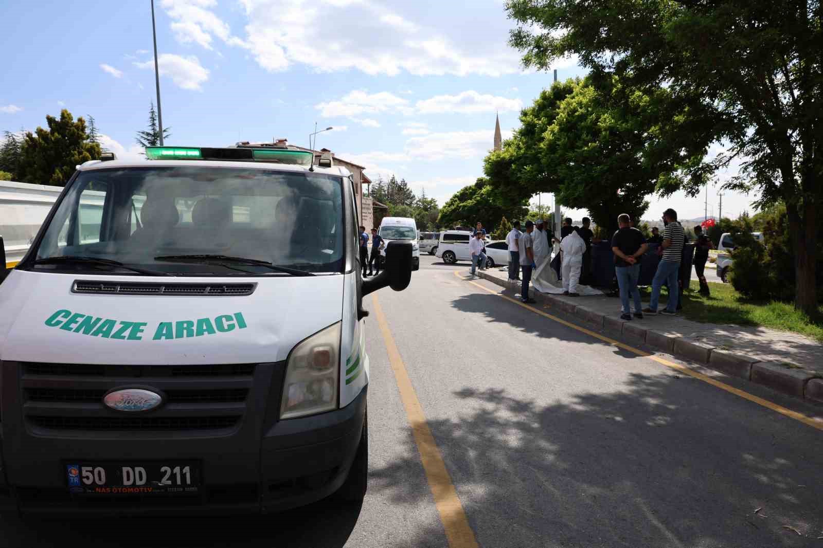 Önce annesinin mezarını ziyaret etti, sonra canına kıydı
