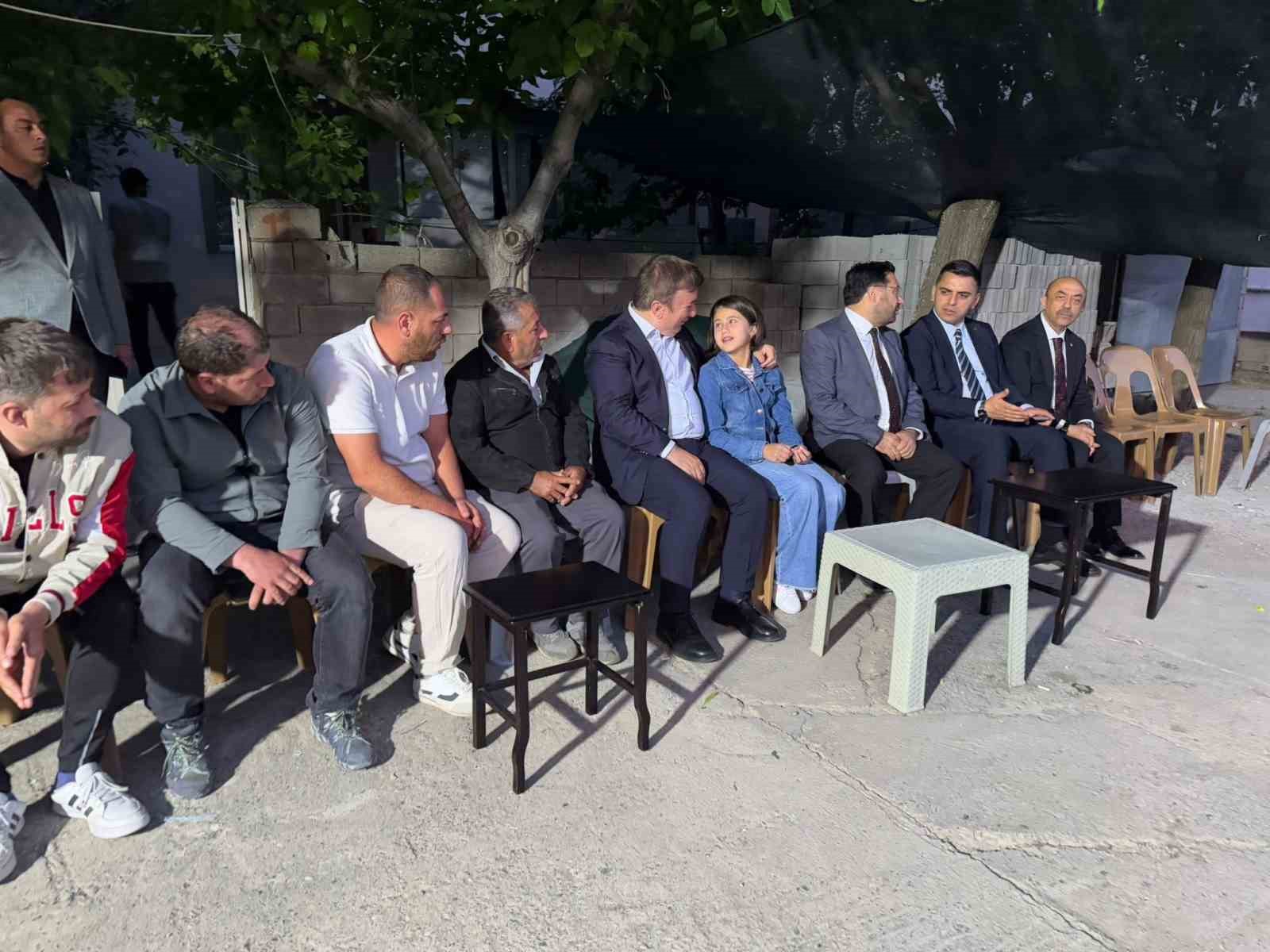 Vali Aydoğdu, motosiklet kazasında hayatını kaybeden kızların ailelerine taziyede bulundu