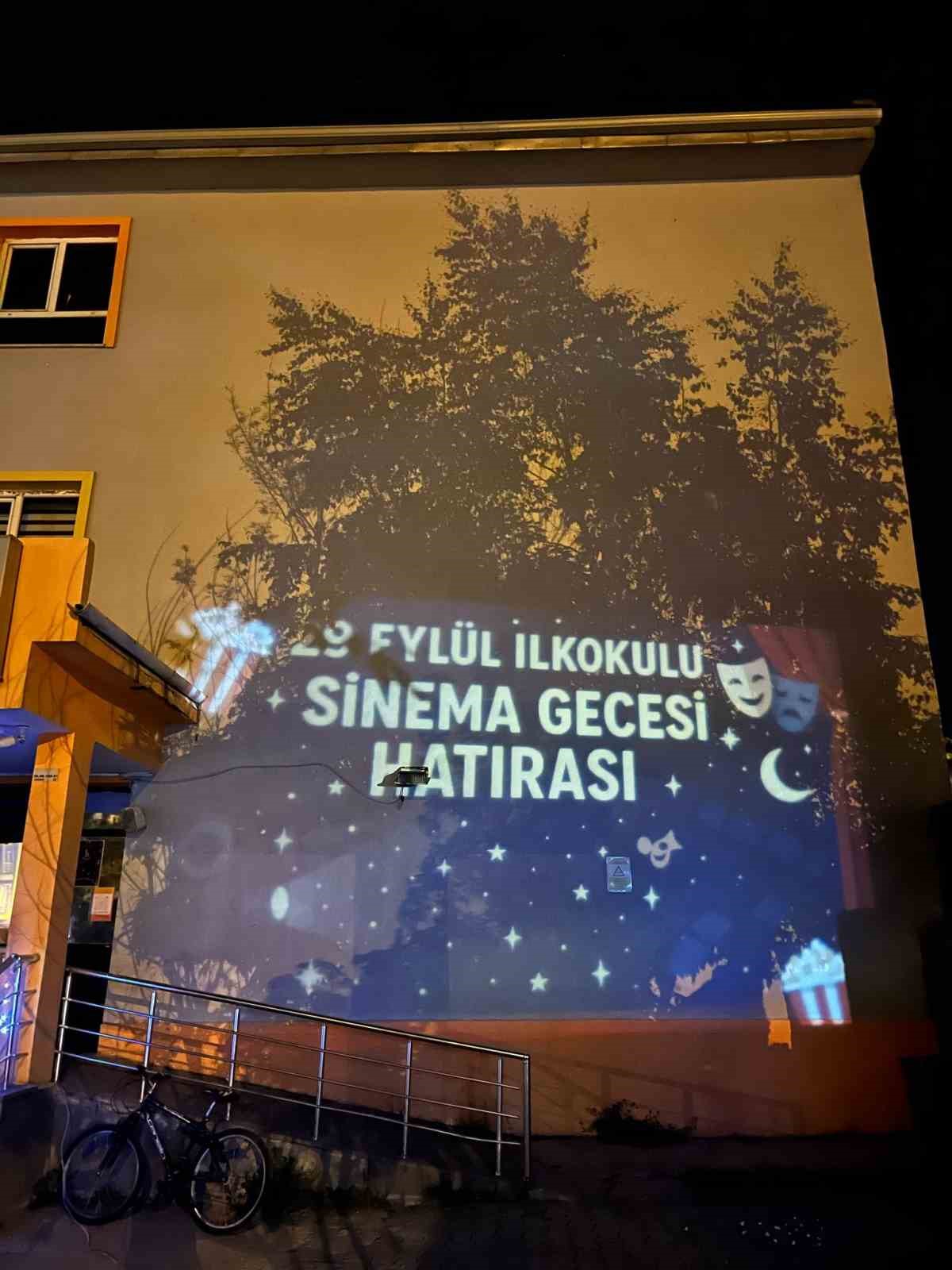 Sarıkamış’ta öğrenciler açık hava sinemasında buluştu