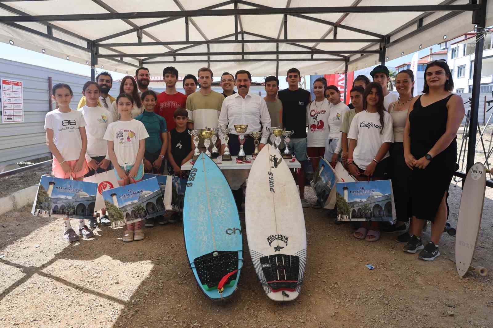 Akdeniz’in ürküten dalgalarında geleceğin sörfçüleri yetiştirecek