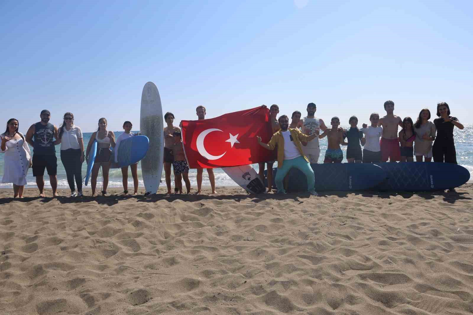 Akdeniz’in ürküten dalgalarında geleceğin sörfçüleri yetiştirecek