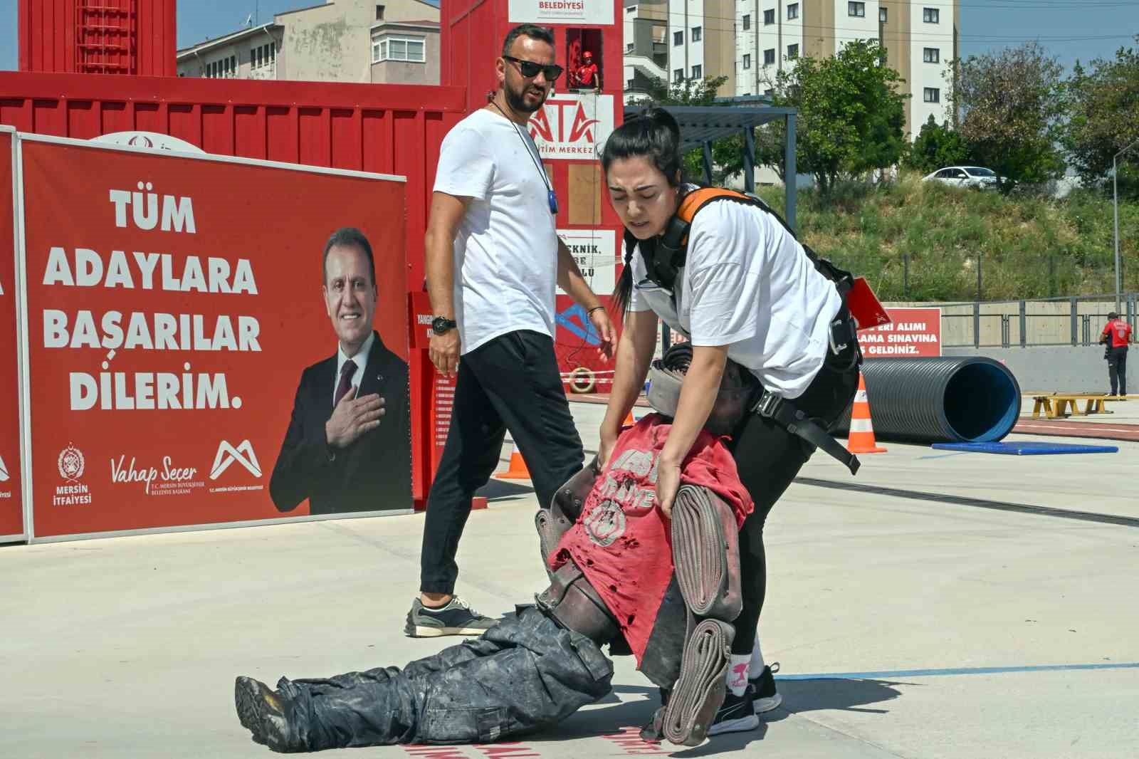 Mersin&rsquo;de itfaiye eri sınavlarında adaylar ter d&ouml;kt&uuml;
