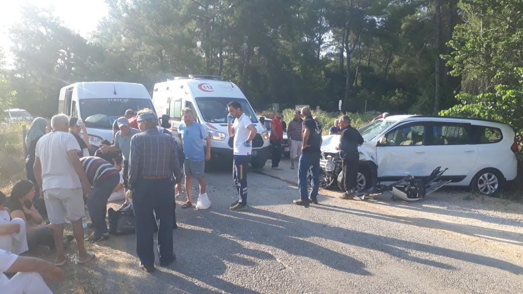 Muğla'da trafik kazasında 9 kişi yaralandı - İHA