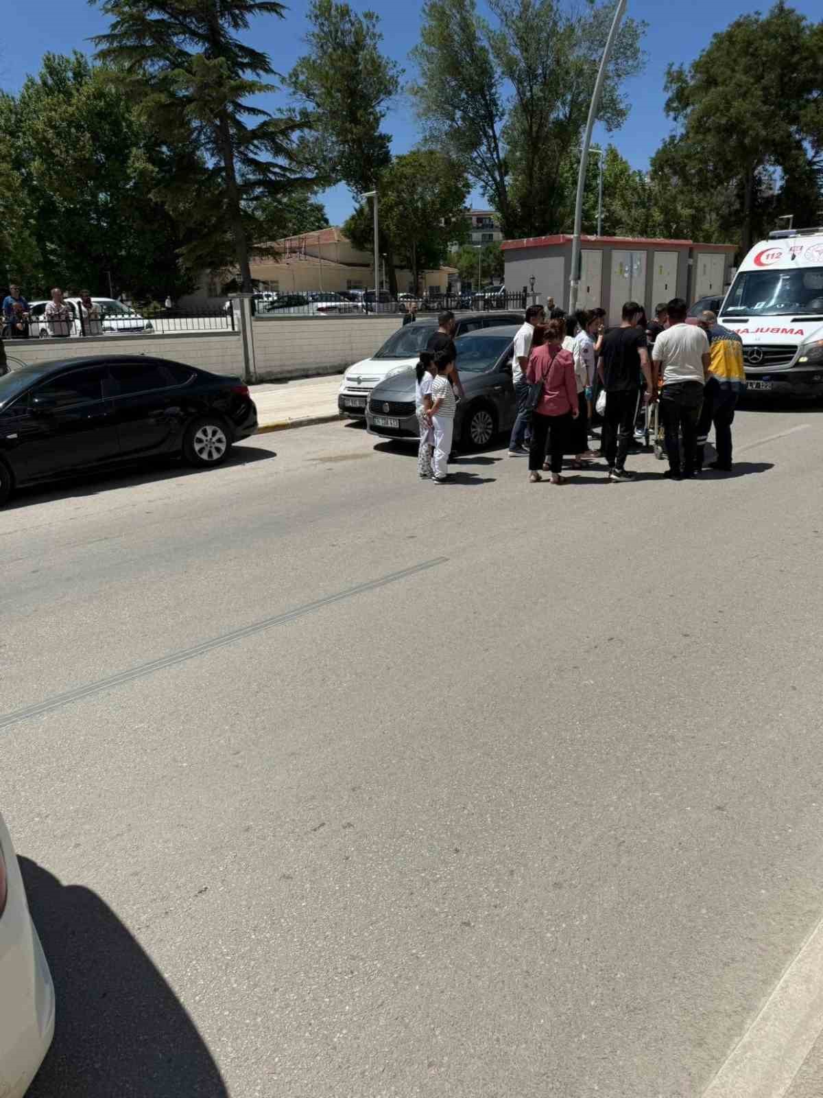 Elazığ&rsquo;da otomobilin &ccedil;arptığı yaya yaralandı
