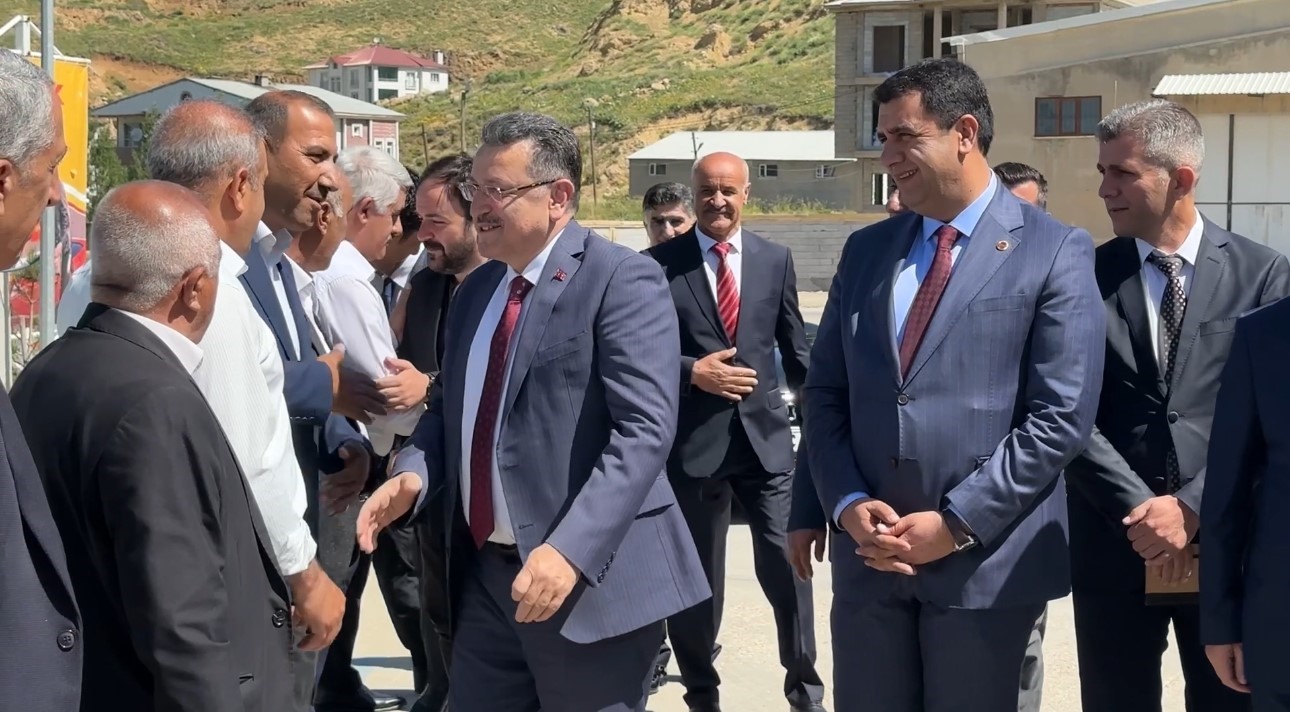 Trabzon Büyükşehir Belediye Başkanı Genç, Yüksekova’da