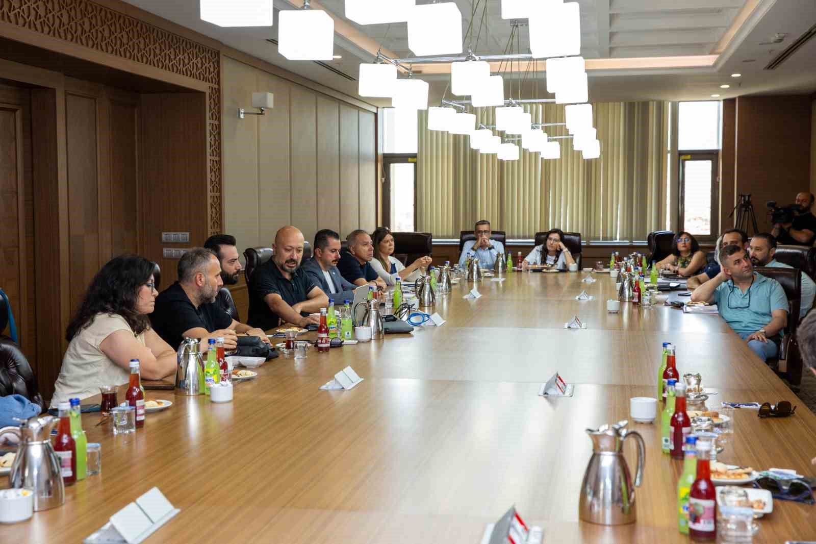 B&uuml;y&uuml;kşehir&rsquo;den meslek odalarına &lsquo;Atat&uuml;rk Spor Salonu&rsquo; bilgilendirmesi
