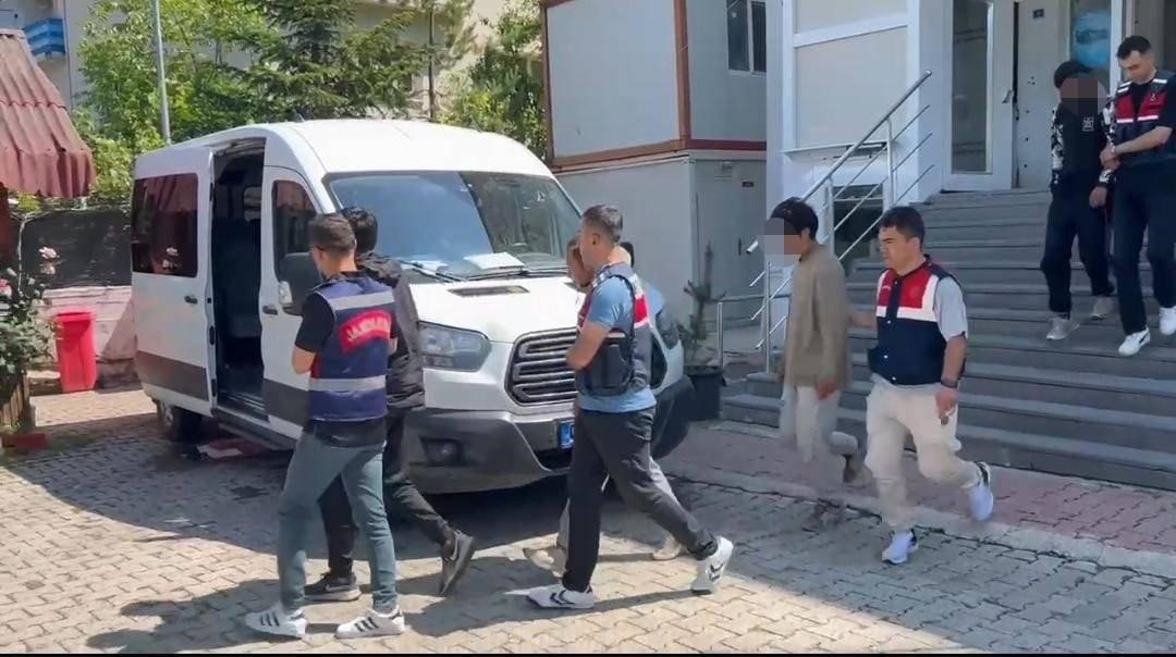 Artvin’de göçmen kaçakçılığı operasyonu: 4 Afgan yakalandı
