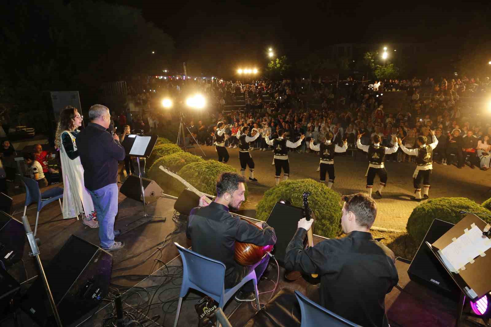 Bozkırın Tezenesi Neşet Ertaş türkülerle Anadolu Üniversitesinde anıldı