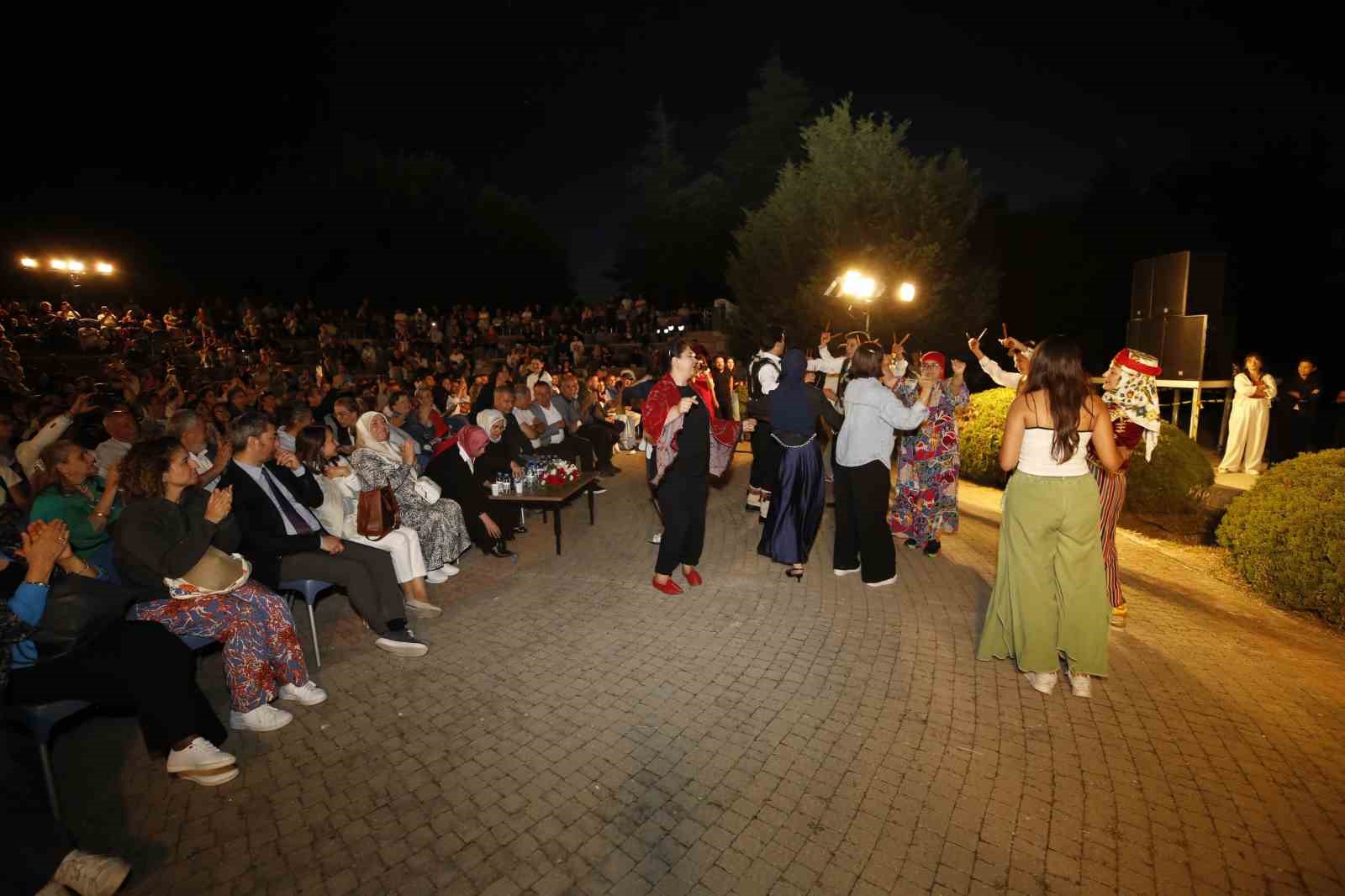 Bozkırın Tezenesi Neşet Ertaş türkülerle Anadolu Üniversitesinde anıldı
