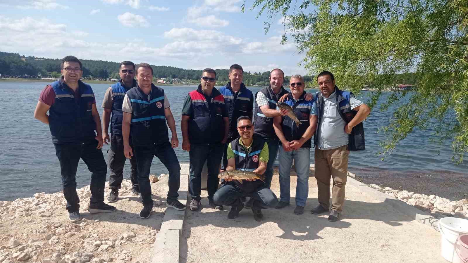 Pelit&ouml;z&uuml; G&ouml;leti&rsquo;ne ana&ccedil; sazan balığı salındı
