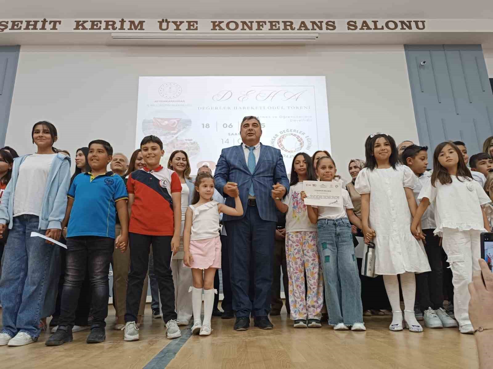 &lsquo;Değerler Hareketi&rsquo; projesi &ouml;d&uuml;l t&ouml;reniyle sona erdi
