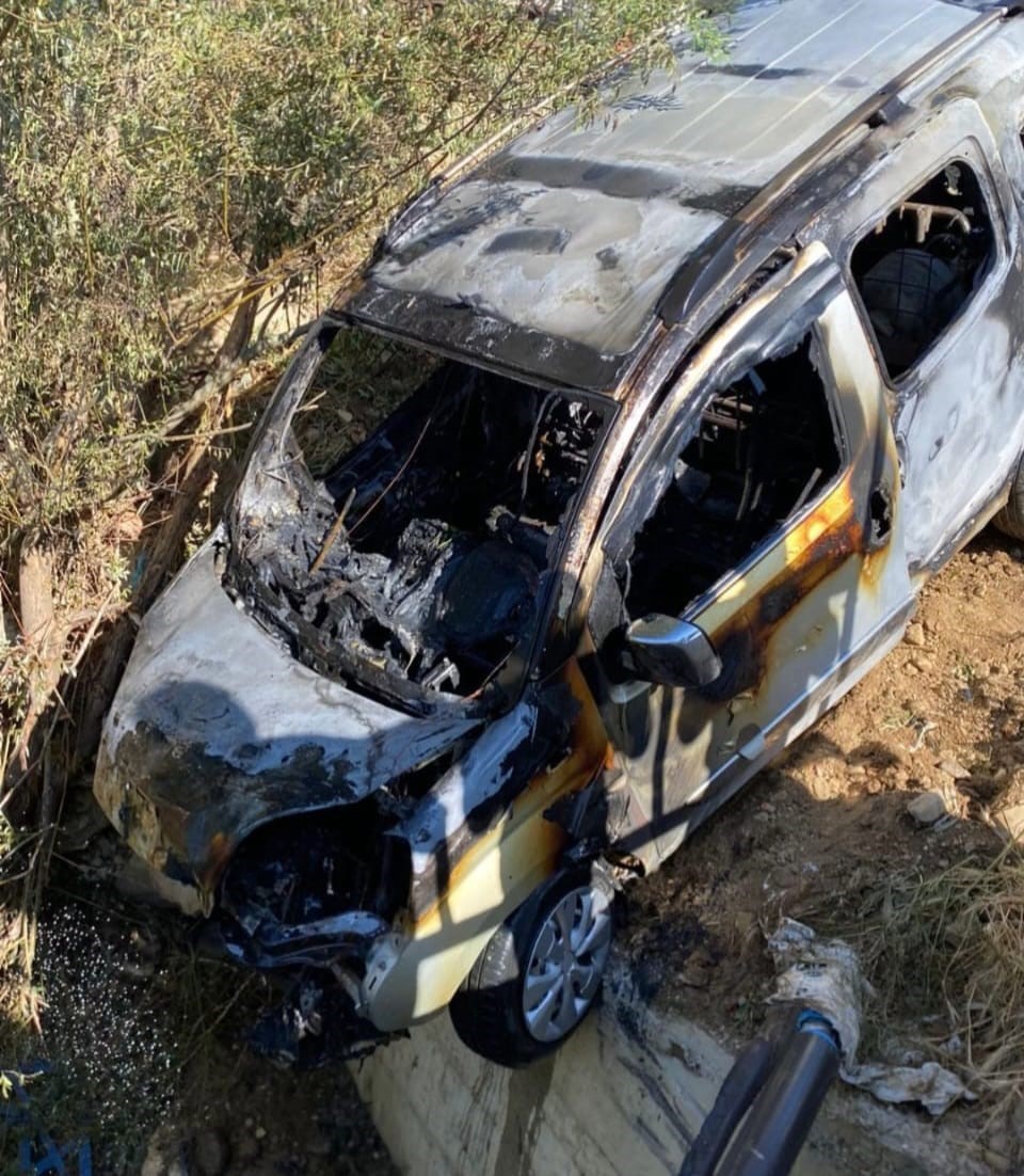 Kaza sonrası alev ara&ccedil;tan kendi imkanları ile &ccedil;ıkan s&uuml;r&uuml;c&uuml; hastaneye kaldırıldı
