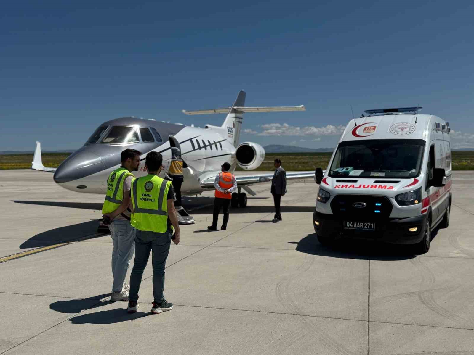 Muş ve Ağrı’dan iki yenidoğan için hava ambulans seferberliği