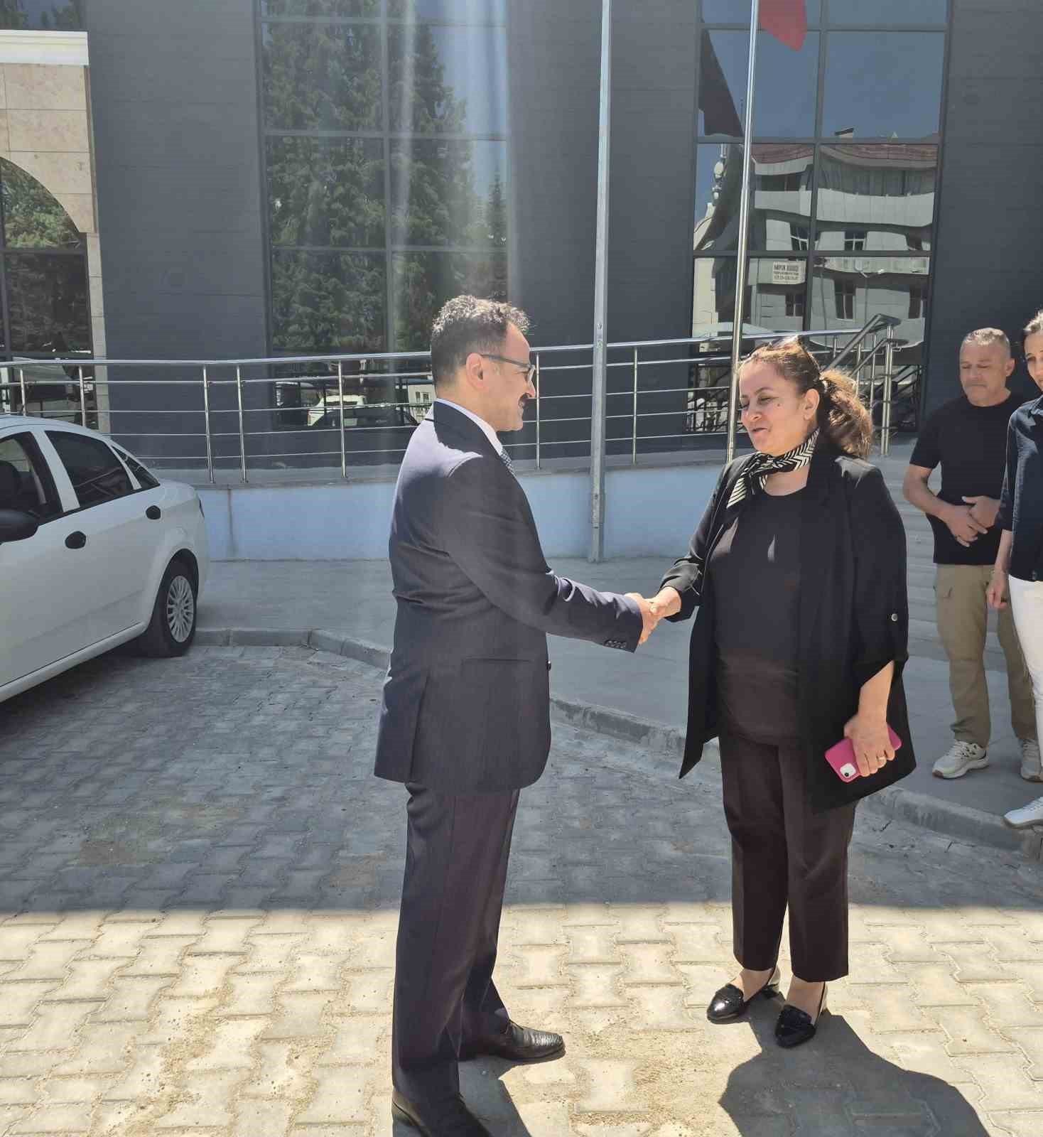 Kaymakam Hakan Alkan yeni g&ouml;rev yerine uğurlandı
