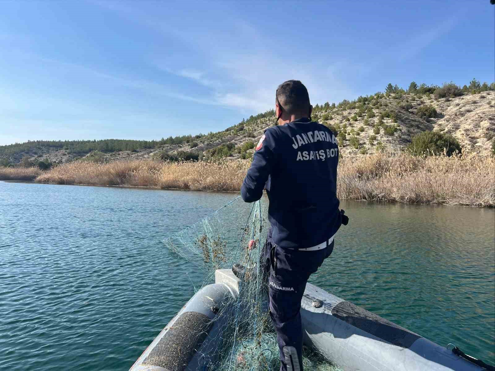 Ağ ile avlanma yasağına uymayan şahsı jandarma yakaladı
