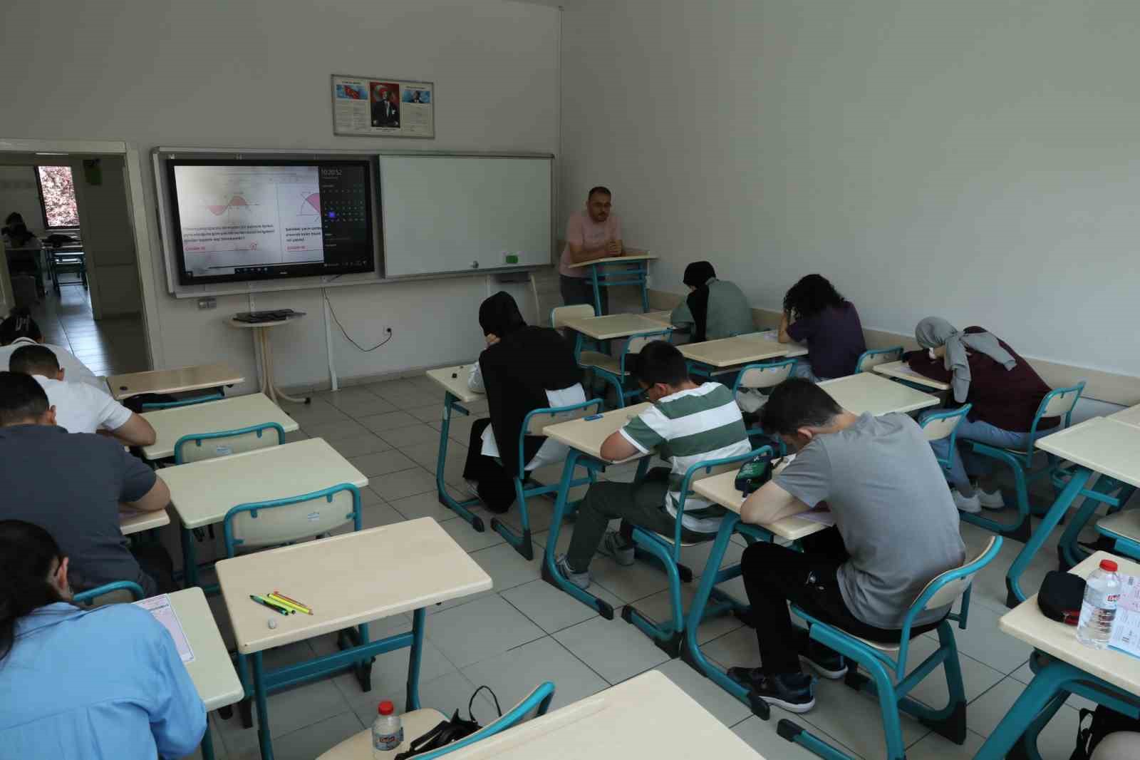 B&uuml;y&uuml;kşehir&rsquo;den &ouml;ğrencilere yaz kampıyla zeka, dikkat ve motivasyon desteği
