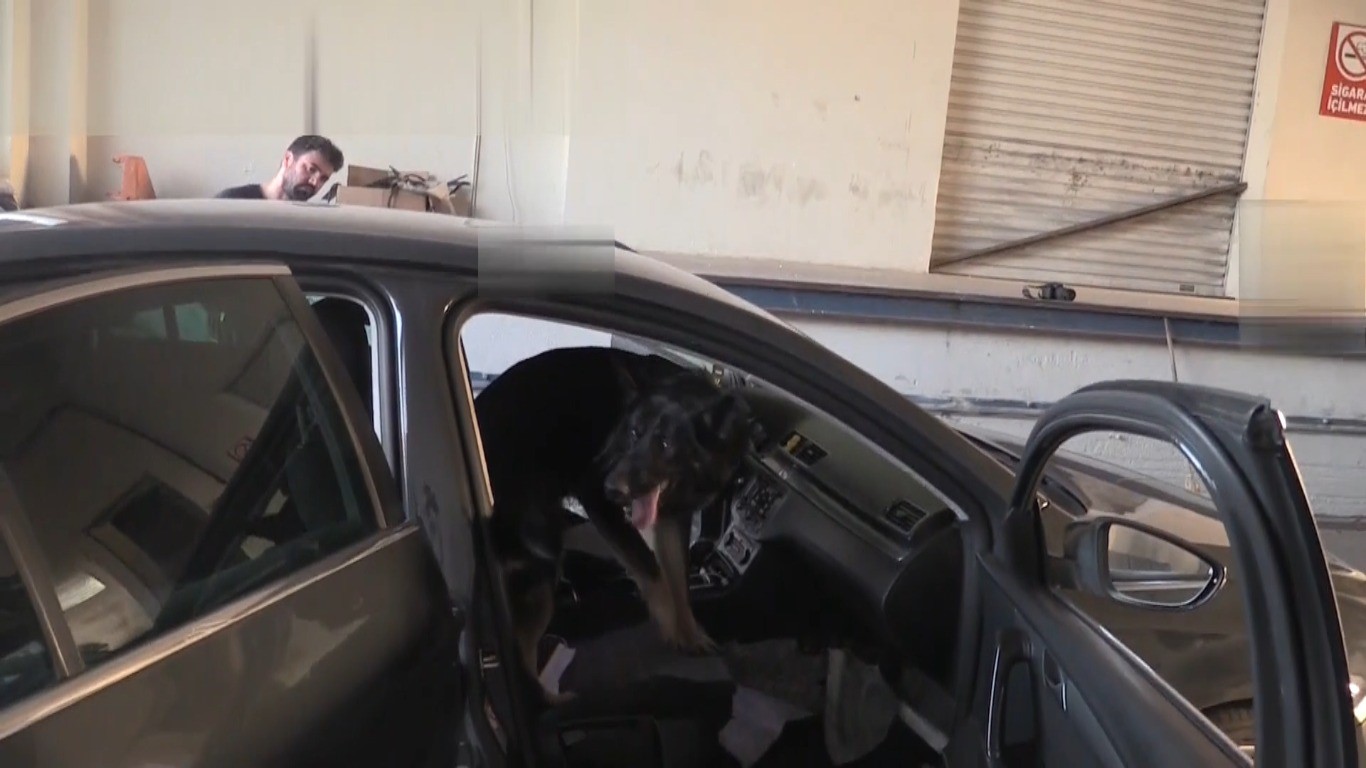 Kapıkule&rsquo;de 20 bin elektronik sigara ve 29,5 kilogram uyuşturucu yakalandı
