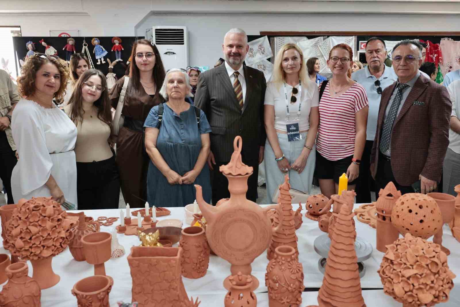 Menemen’de, kültür sanat kursları yıl sonu sergisi