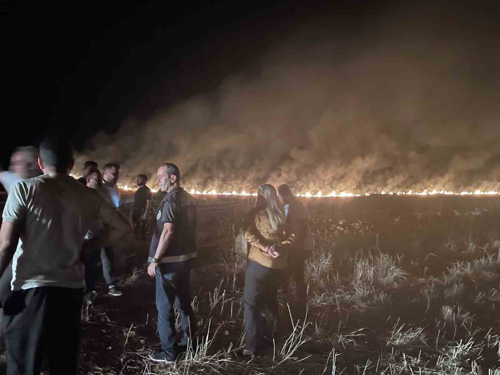 Kurtalan&rsquo;da anız yangını paniğe neden oldu
