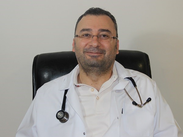 Beyin t&uuml;m&ouml;r&uuml; tedavisi g&ouml;ren doktor hayatını kaybetti, meslektaşları g&ouml;zyaşlarına boğuldu
