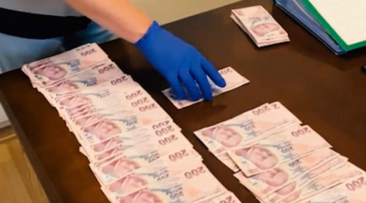 &Ccedil;anakkale&rsquo;de r&uuml;şvet iddiasıyla g&ouml;zaltına alınan İcra M&uuml;d&uuml;r&uuml; tutuklandı
