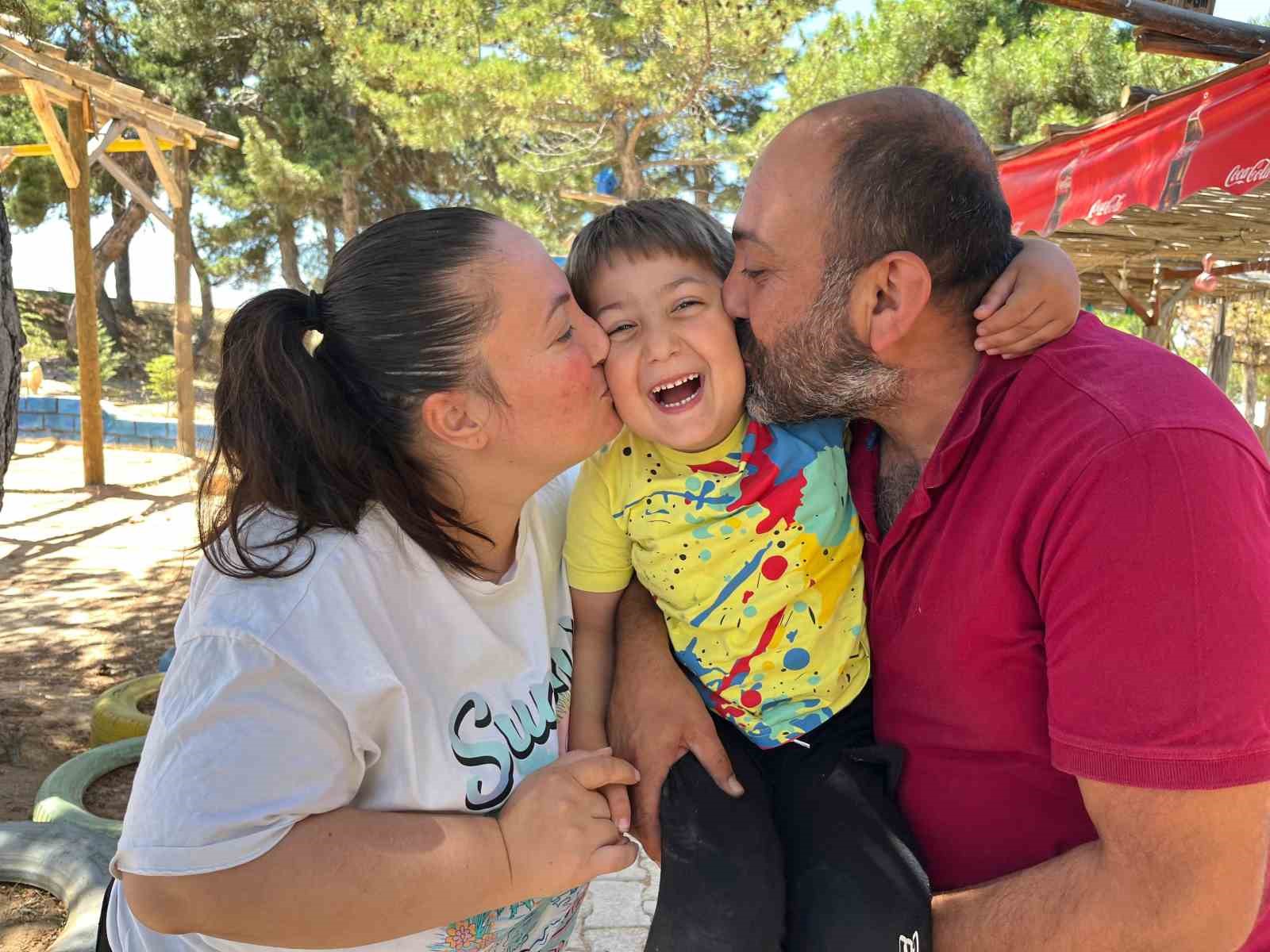 5 yaşındaki Candaş Efe, topuk kanından erken teshisle sağlıklı büyüyor