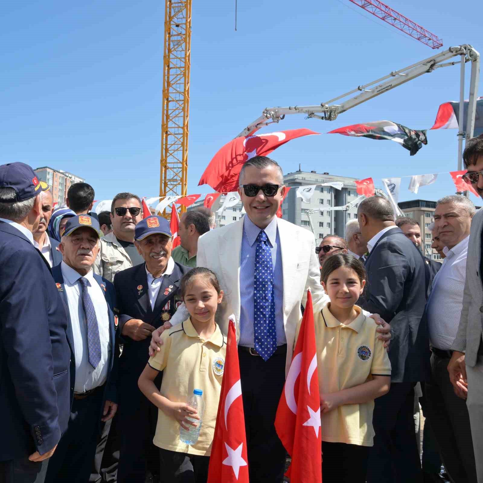 Esenyurt&rsquo;ta eğitime b&uuml;y&uuml;k yatırım: 24 derslikli ilkokulun temeli atıldı
