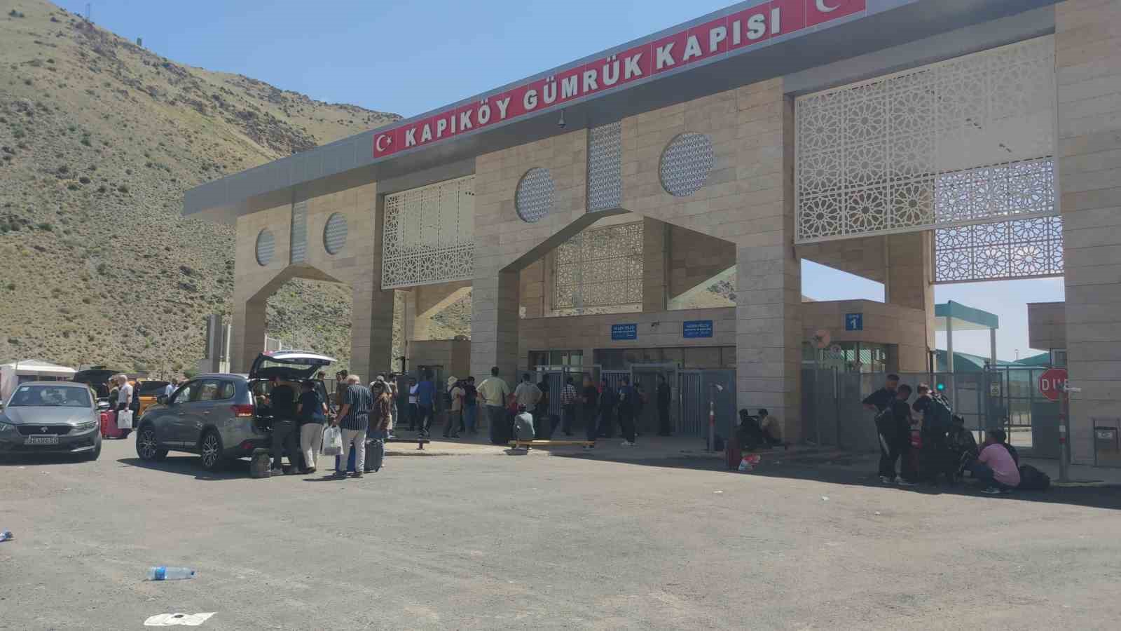 Umman, İran&rsquo;daki vatandaşlarını tahliye ediyor
