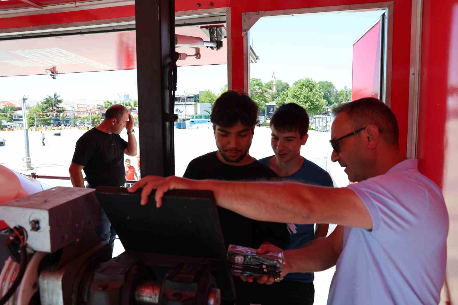 Emniyet kemerinin &ouml;nemini sim&uuml;lasyon aracında anladılar
