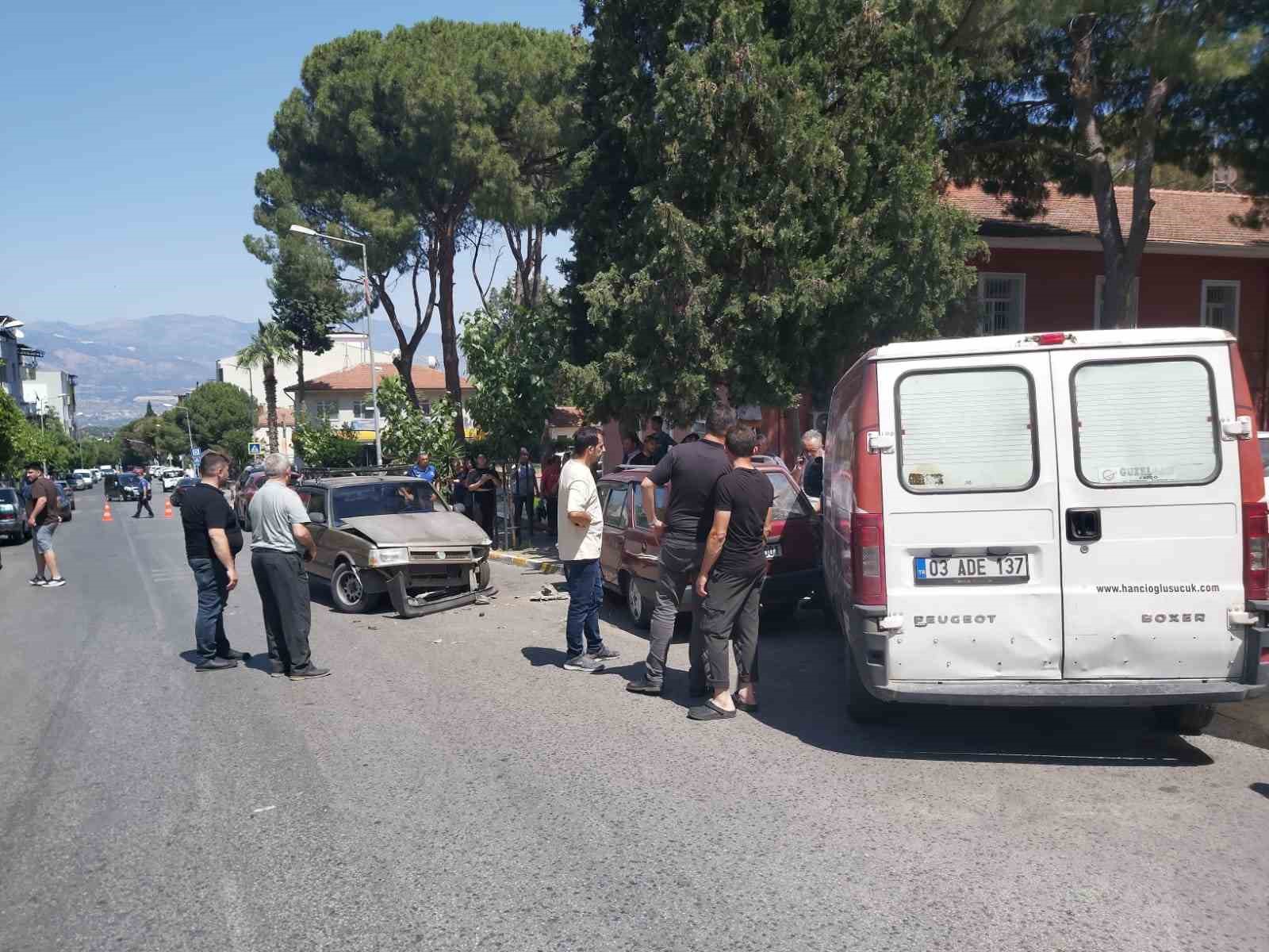 Bozdoğan’da zincirleme trafik kazası: 2 yaralı
