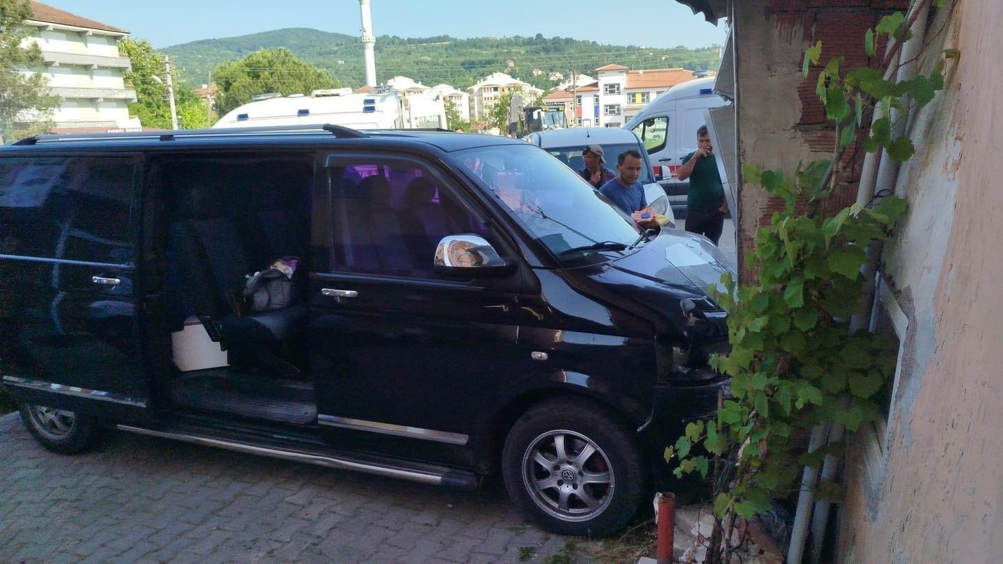 Zonguldak&rsquo;ta trafik kazası: 1&rsquo;i &ccedil;ocuk 4 yaralı
