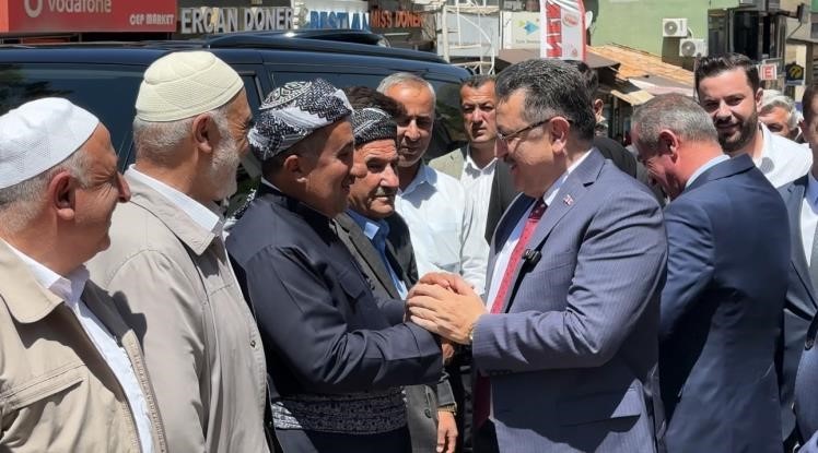 Şemdinli&rsquo;de &lsquo;Trabzon caddesi&rsquo; a&ccedil;ıldı, iki şehir arasında kardeşlik protokol&uuml; imzalandı
