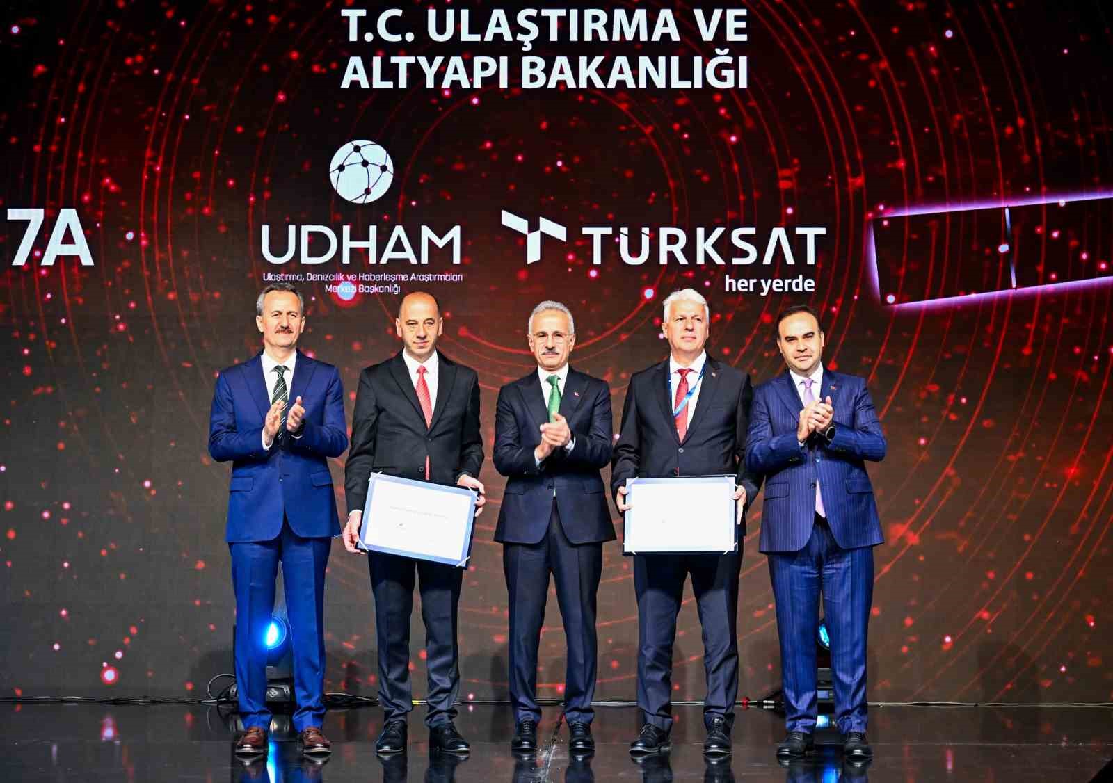 İmzalar T&Uuml;RKSAT 7A i&ccedil;in atıldı
