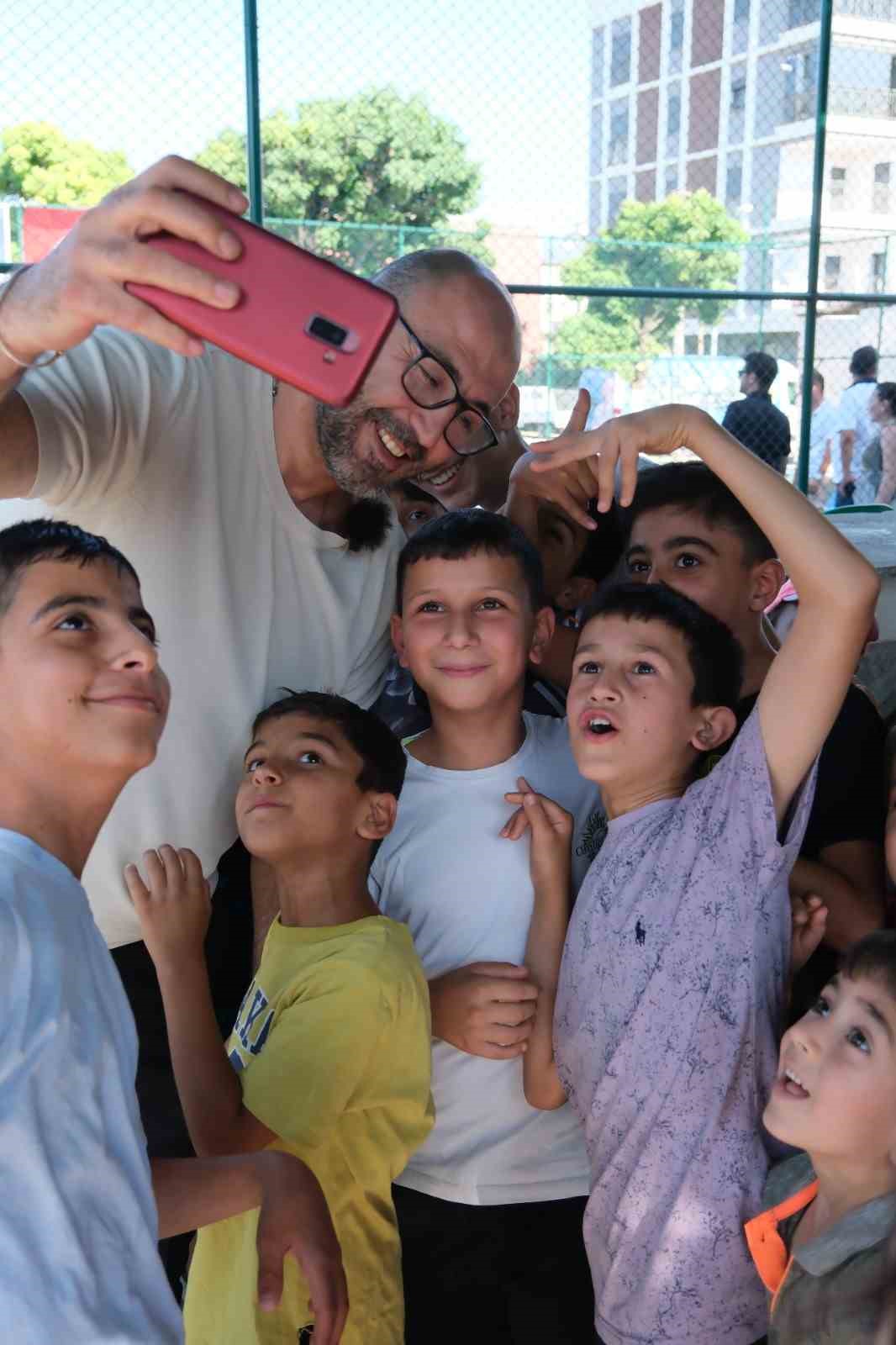 Başkan Zencirci gen&ccedil;lere s&ouml;z&uuml;n&uuml; tuttu, basket sahasını a&ccedil;tı
